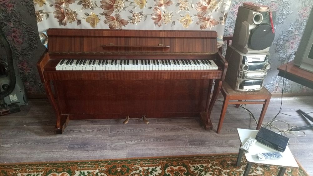 Пианино ласточка sotiladi