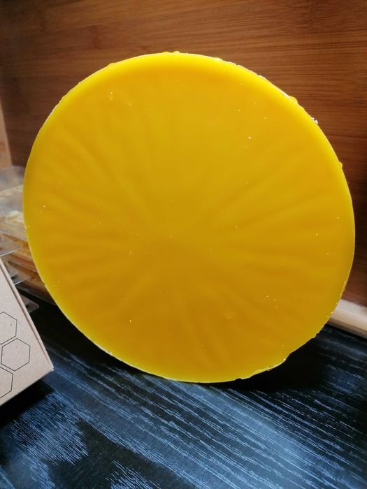 Чист пчелен восък и Чист Пчелен Клей/ Пчелен Прополис