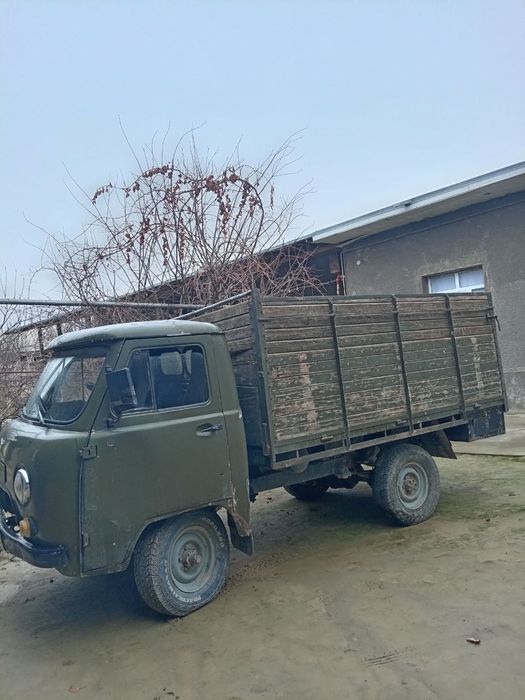Uaz bortli tent sotiladi