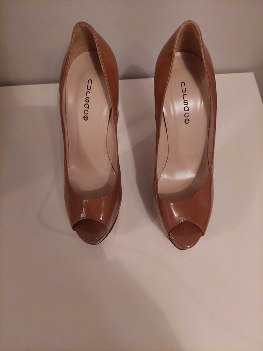 Чисто нови маркови обувки