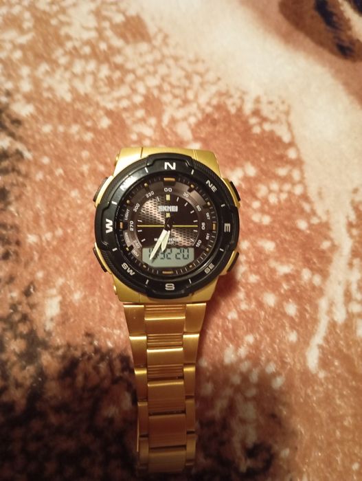 Продавам мъжки часовник skmei