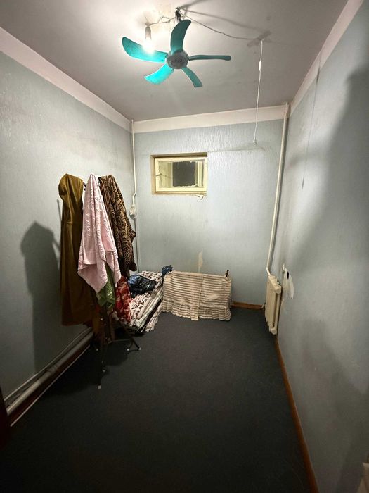 Северный олмазар 1-хона 2 килинган квартира сотилади 1-этаж