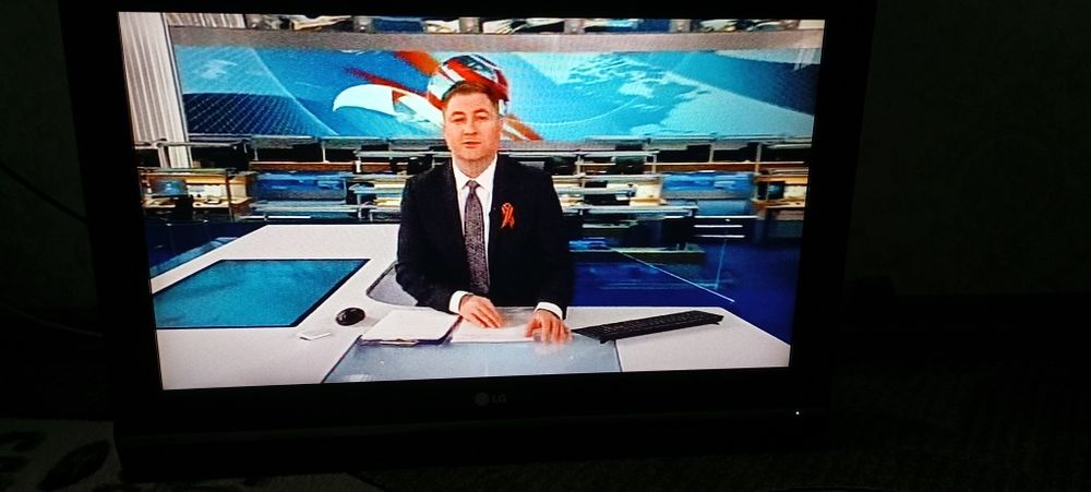 Телевизор -  LG с подставкой