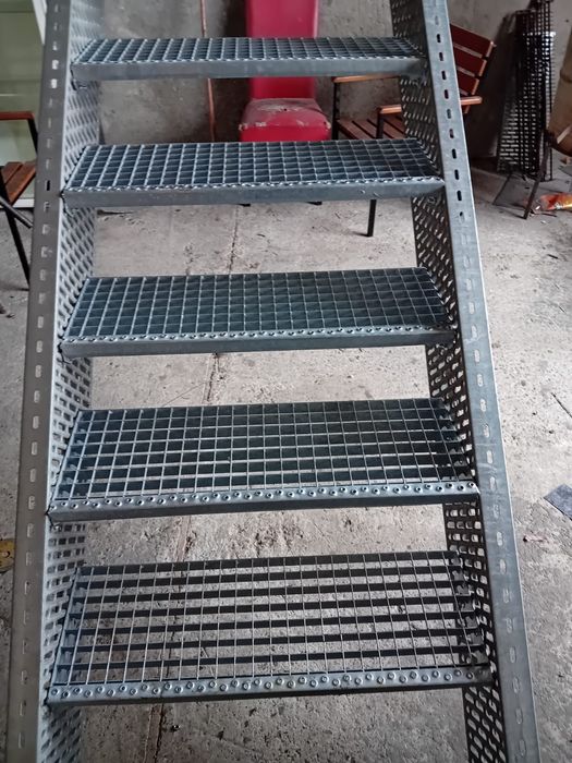 Scara metalica zincata 4mm grosime noi