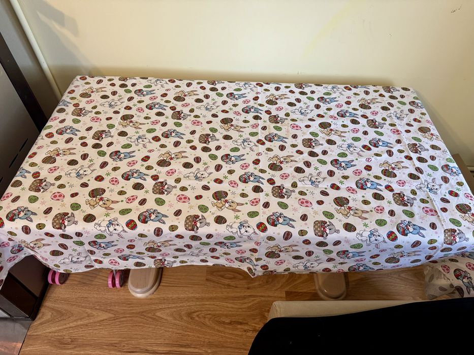 Калъфки за възглавнички, покривки за маси и тишлайфери за Великден