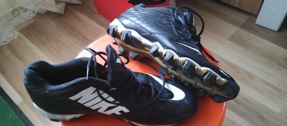 Продавам бутонки NIKE
