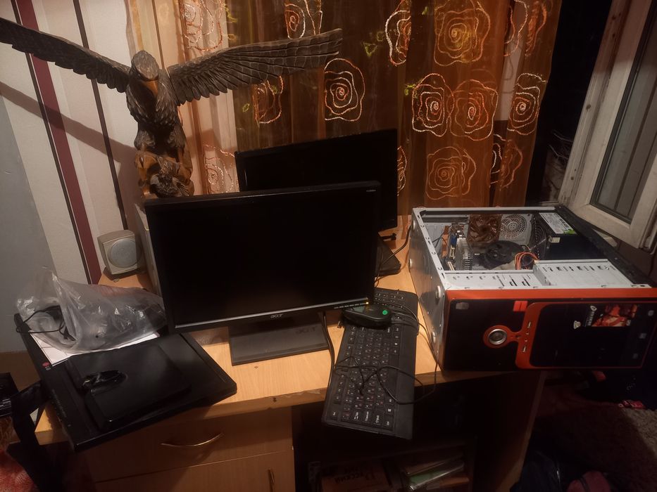 Мониторы и системный блок