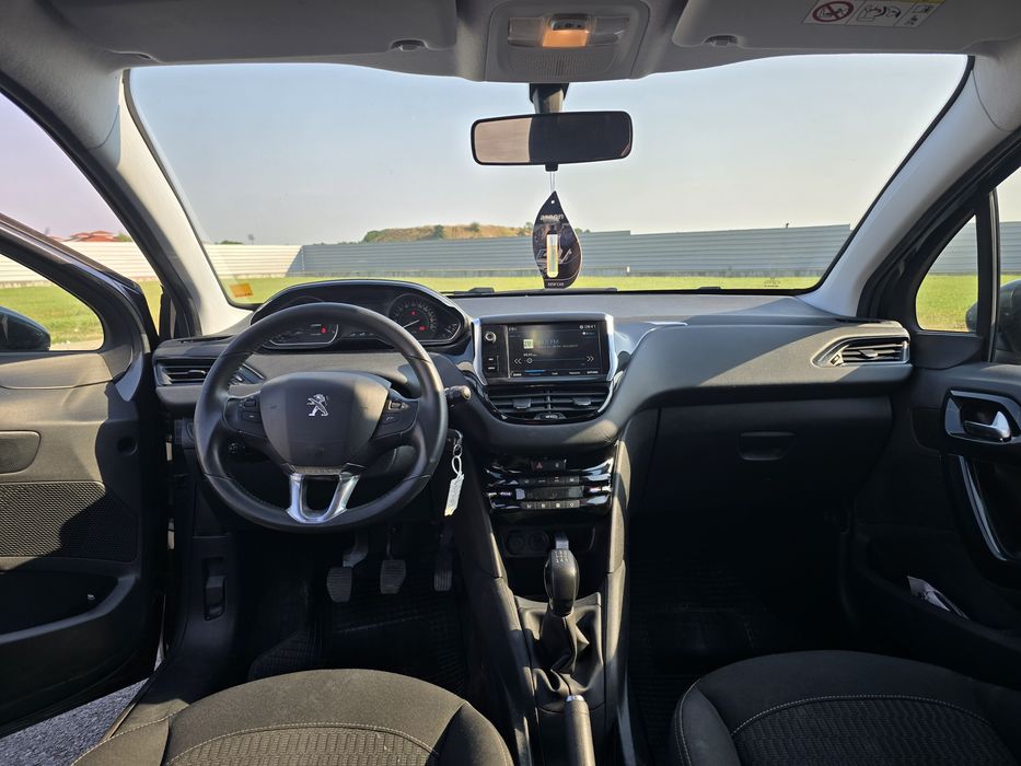 Peugeot 208 2018 73000 km climatronic LED