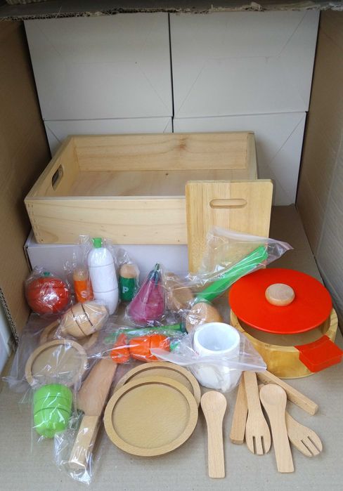 Луксозен комплект от магнитни дървени зеленчуци и плодове с прибори