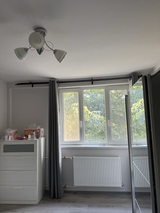 Apartament 3 camere de închiriat, renovat – 2 camere mobilate + 1 nemobilată, etaj 4/10, aproape de metrou”