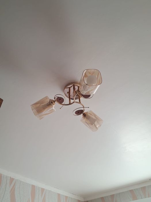 Продам     люстру