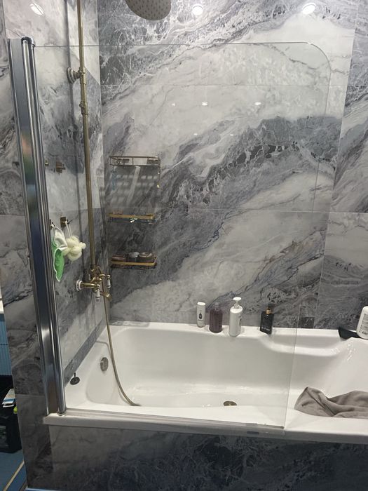 Дверца душевой не статичная