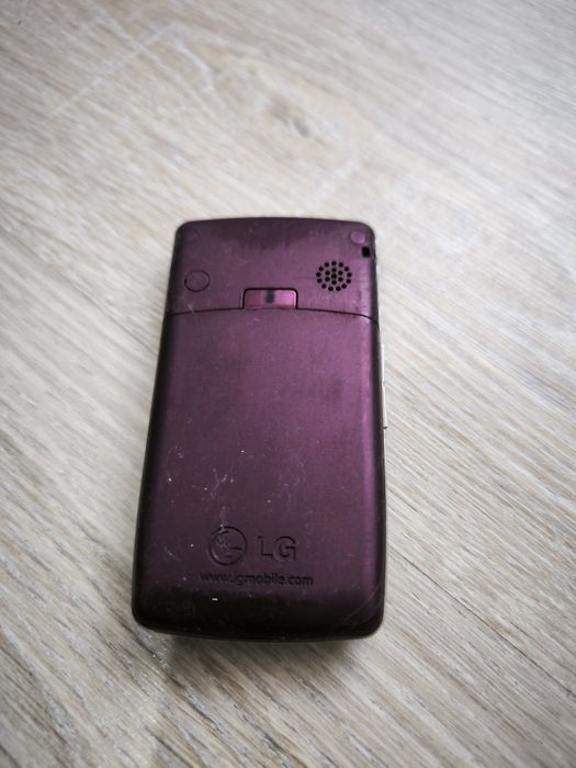 LG KF300 мобильный телефон