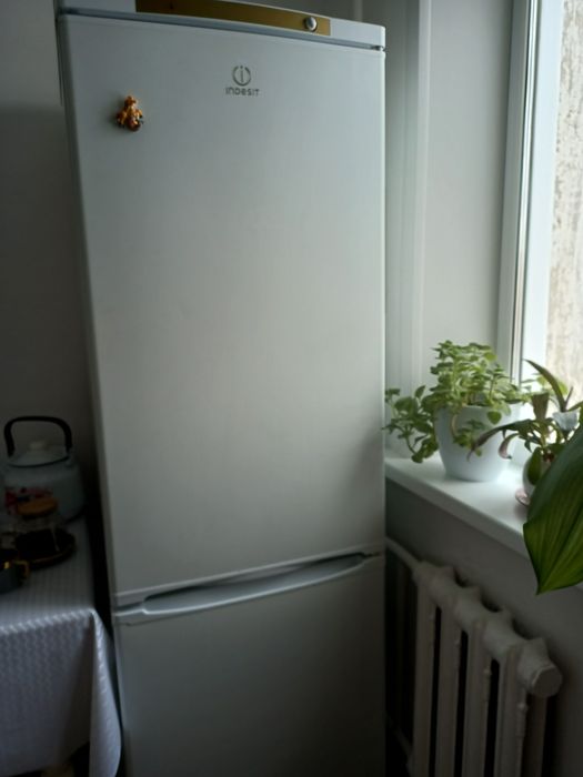 Холодильник индезит на запчасти