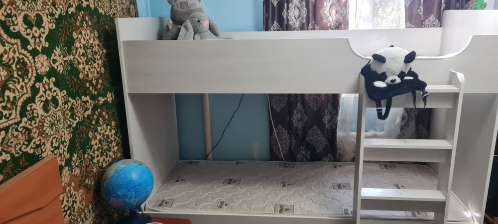 Двухъярусная кровать