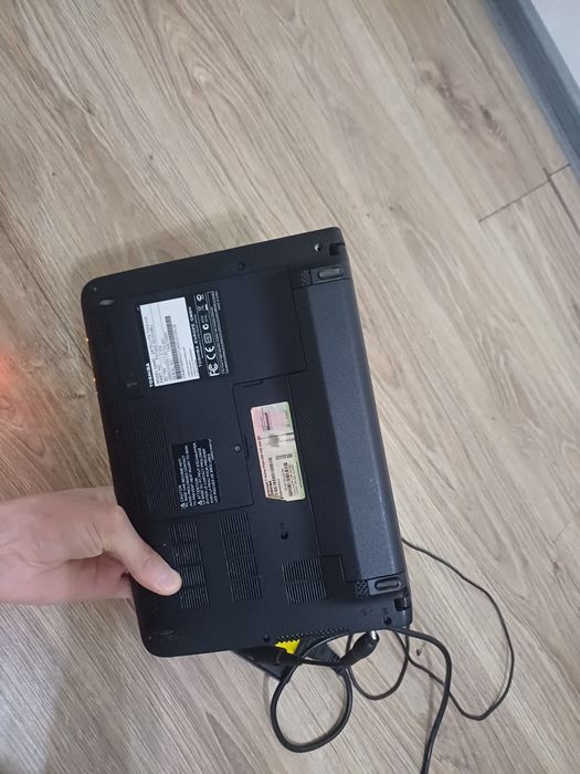 Ноутбук  тошиба  работает