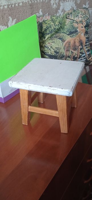 Полка навесная Новая ! Стул лечебный с овальной спинкой