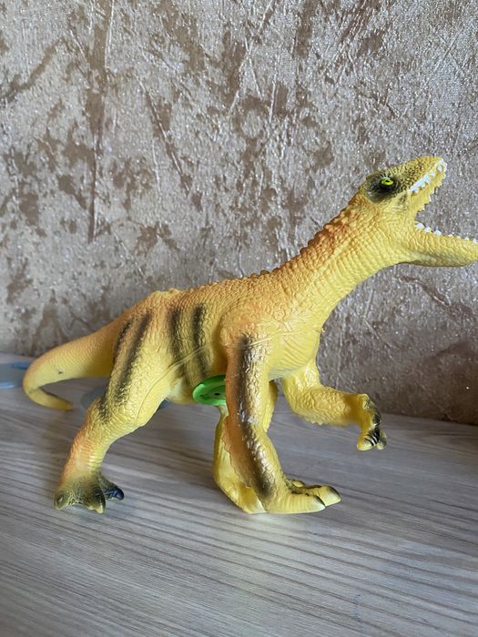 Продам динозавров, новые