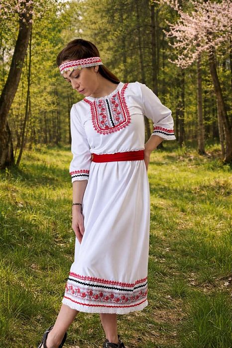 Стилни рокли с народни мотиви