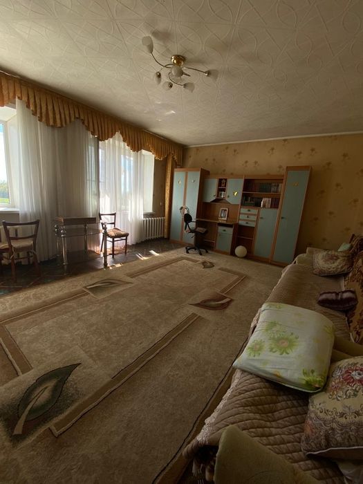 Продаётся двухэтажный дом.