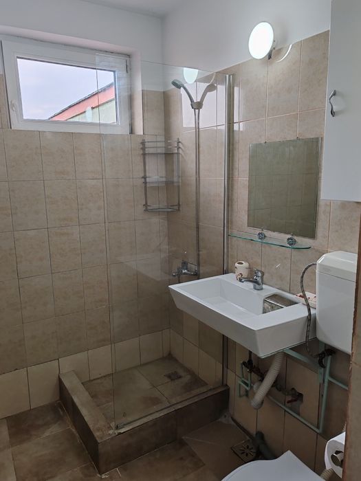 Chiriez apartament  dau și la muncitori