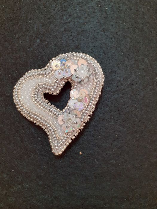 Брошки из бисера