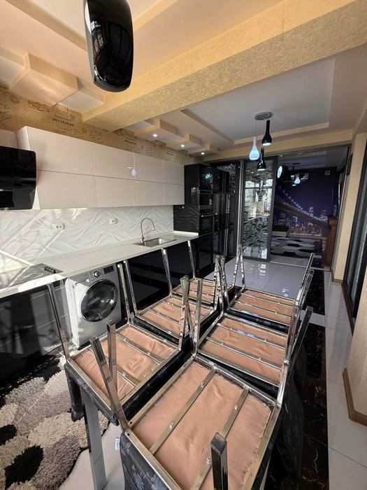 Срочно сдается 3ком кв в новостройке 215кв.м.