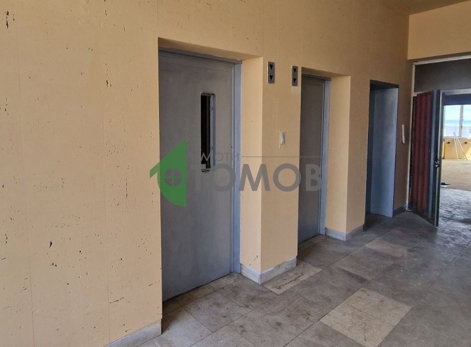 Търговско помещение с уникална панорамна гледка към целия град в Цент