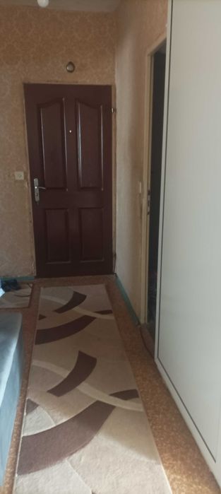 Продавам тристаен апартамент