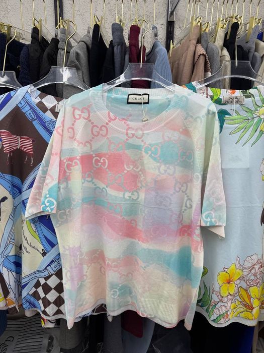 Женские люксовые кофты и футболки