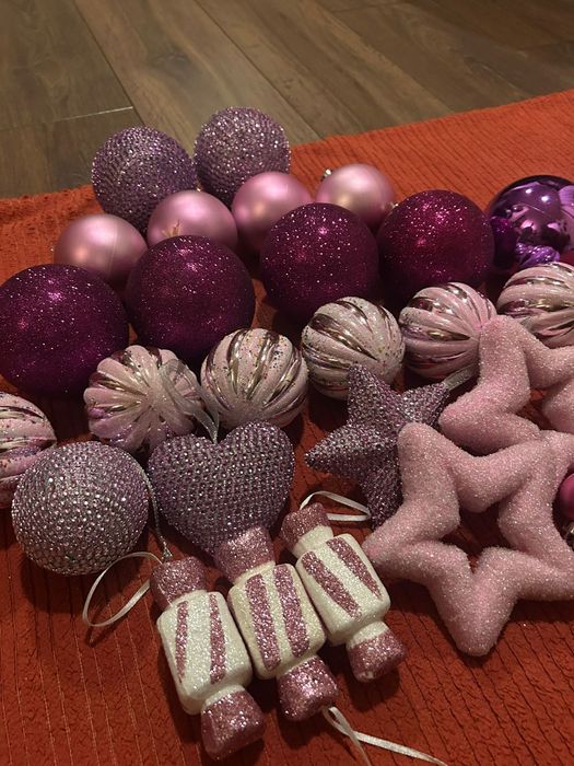 Vând globuri roz/mov