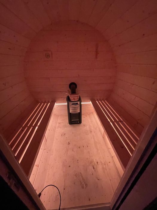 Saună tip butoi pentru exterior