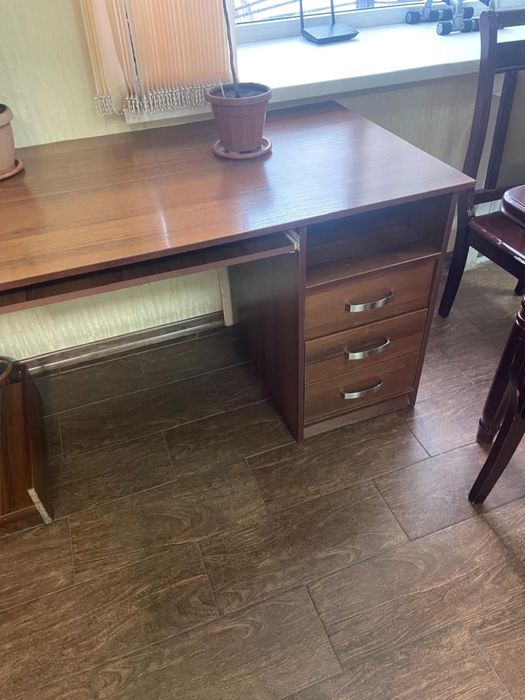 Продам компьютерный стол