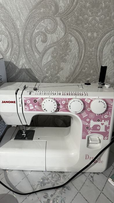 Швейная машина Janome DressCode