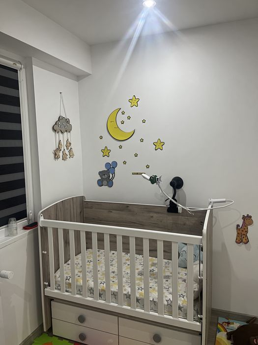 Детско креватче с люлещ механизъм подарък матрак