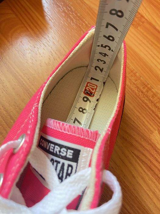 Teniși Converse noi