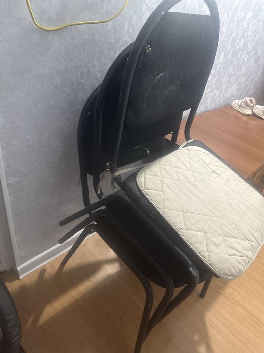 Срочно продам стулья