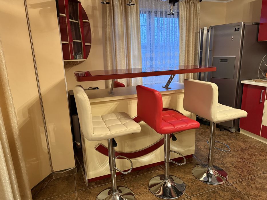 Bar, 4 scaune piele, suport sticle