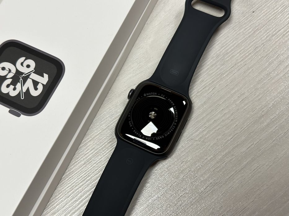 Apple Watch SE 44mm Space Gray