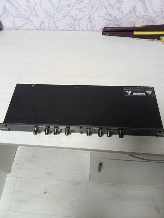 Продам активный кроссовер dbx 223xl