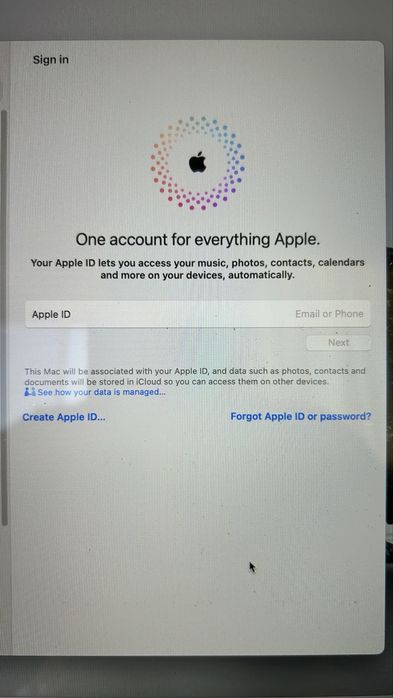 MacBook Pro 15,4" i7 3.1GHz / 16GB RAM / 2TB SSD / Radeon 4GB