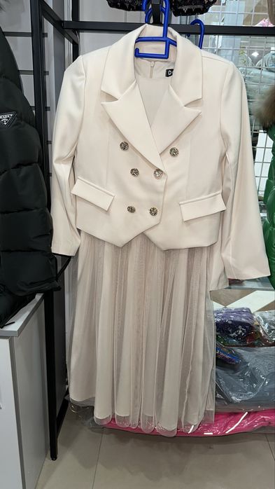 Продам костюм на девочку