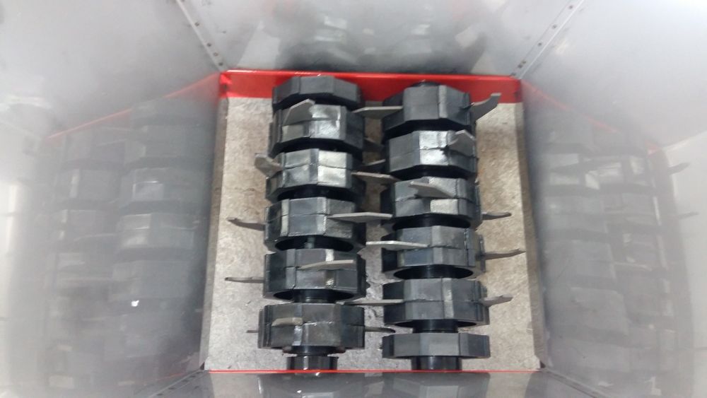 Продавам ръчна мелачка за плодове(ябълки ,дюли и круши)