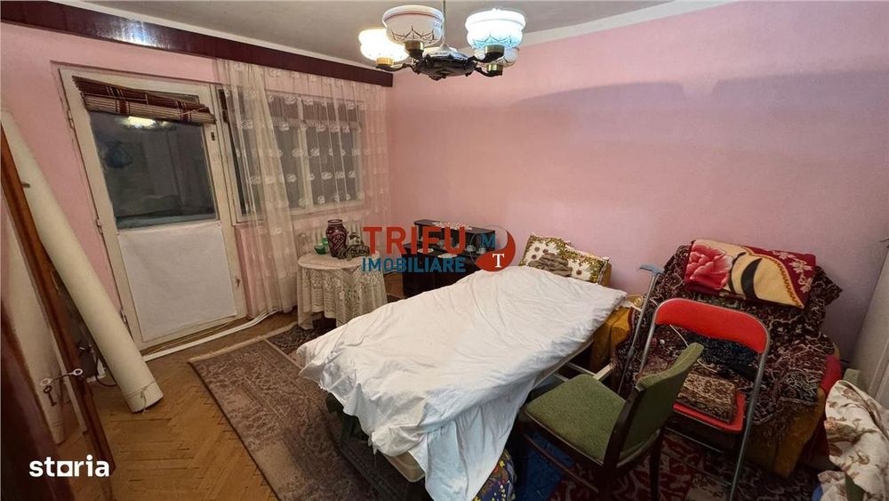 Apartament 4 camere etaj 3, decomandat, zona M-uri