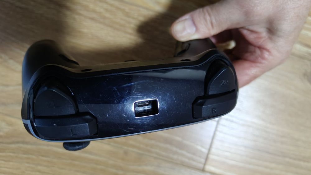 Controler cu fir PowerA Spectra Enhanced pentru Nintendo Switch.