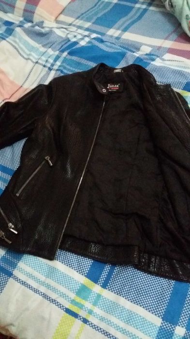 Продам   женскую  кожаную  куртку   почти  новая