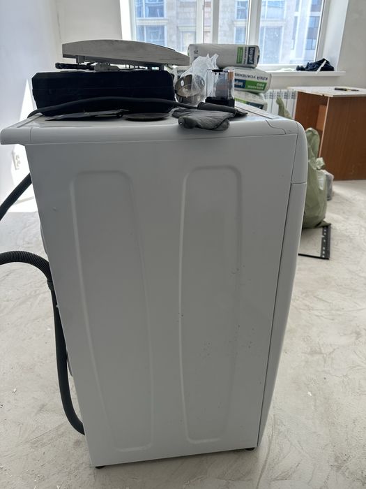 Стиральная машина Candy, почти новая)