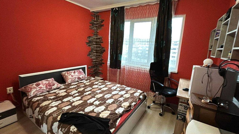 Просторен тристаен в кв. Зона Б