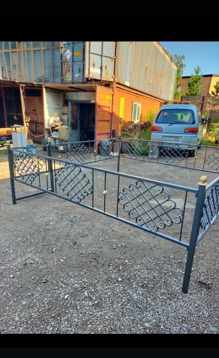 Оградки на кладбище