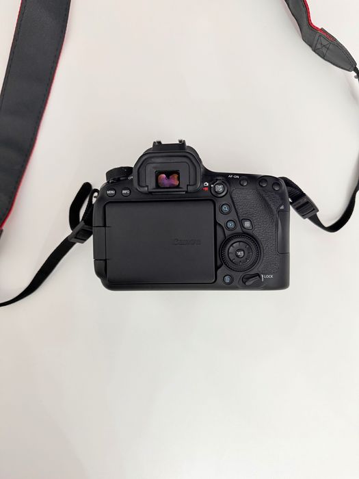 Canon EOS 6D Mark II + Canon EF 24-70mm f/4L IS USM + Blitz Yongnuo + Geantă – kit complet
